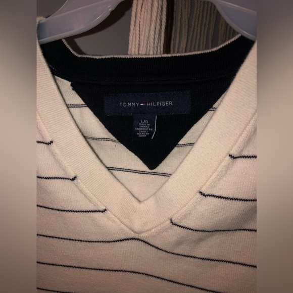 ✨2 for $25✨ Tommy Hilfiger striped sweater vest perfect condition size large - Picture 3 of 4